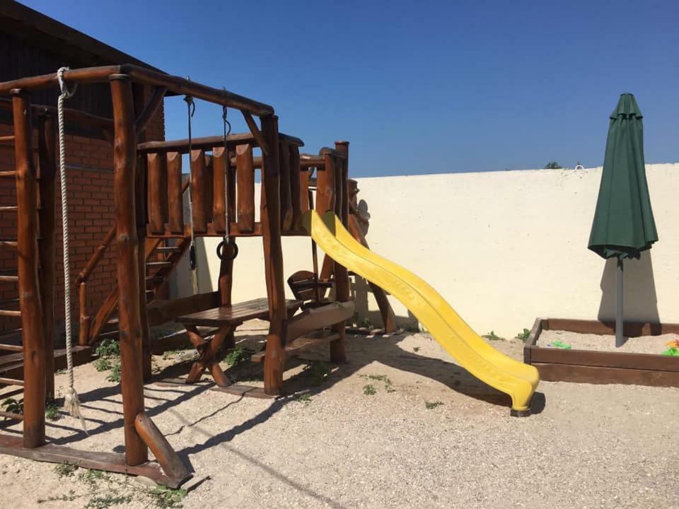 فندق Lastochka ميناء زاليزني المظهر الخارجي الصورة